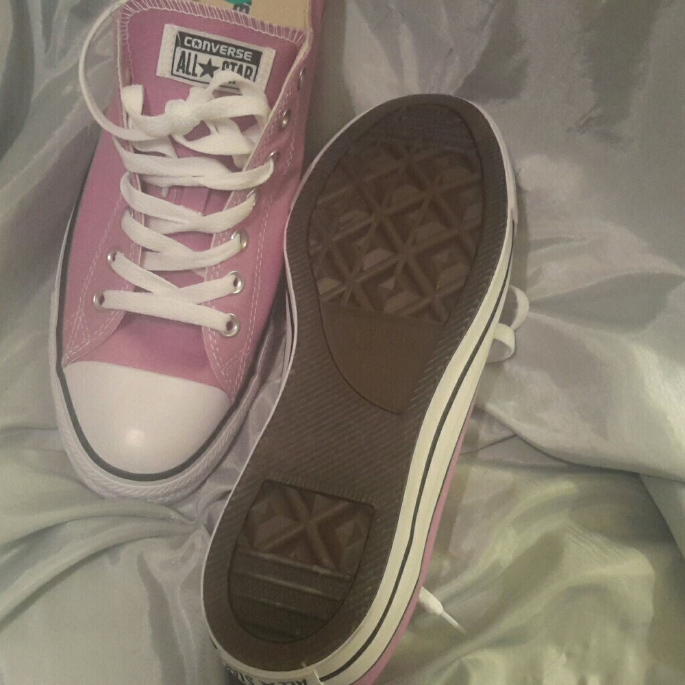 Women's converse size 12 nwot - Picture 3 of 4